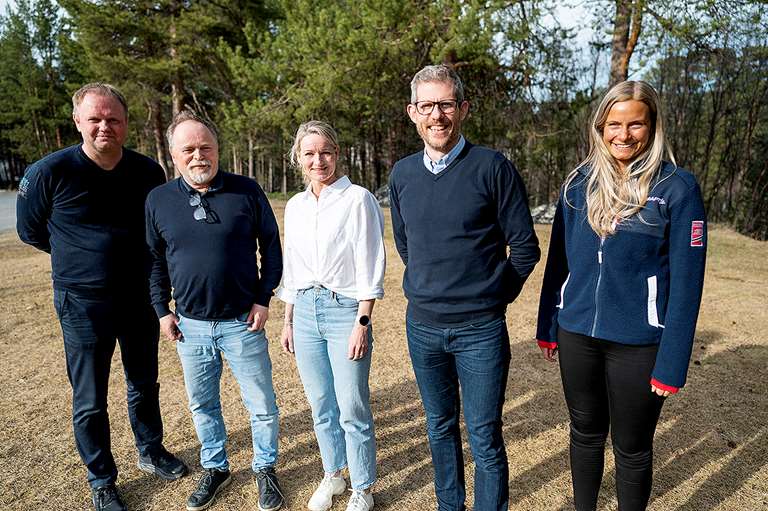 Deler av det nye kretsstyret med Roger Finjord (t.v.), Per oskar Andersen, Jeanette Emdal og Thomas Darell, sammen med Sigrid Snuggerud som er medlem av styret i Norges skiforbund.