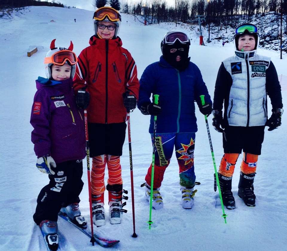 På bildet: Odin, Thea, Sverre og Sebastian fra Narvik skiklubb